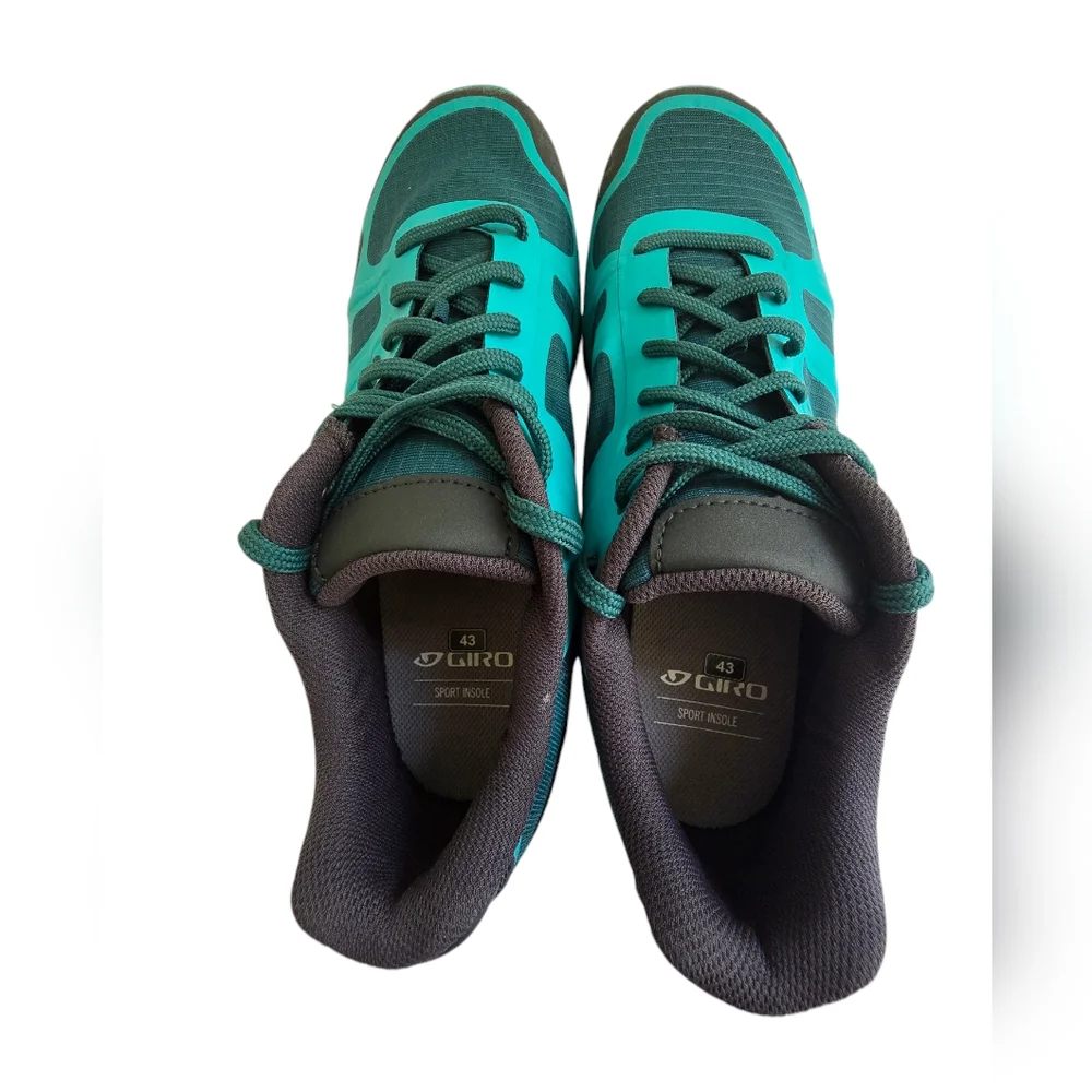 Giro biking shoes for women, size 10.5, Mint green color.
